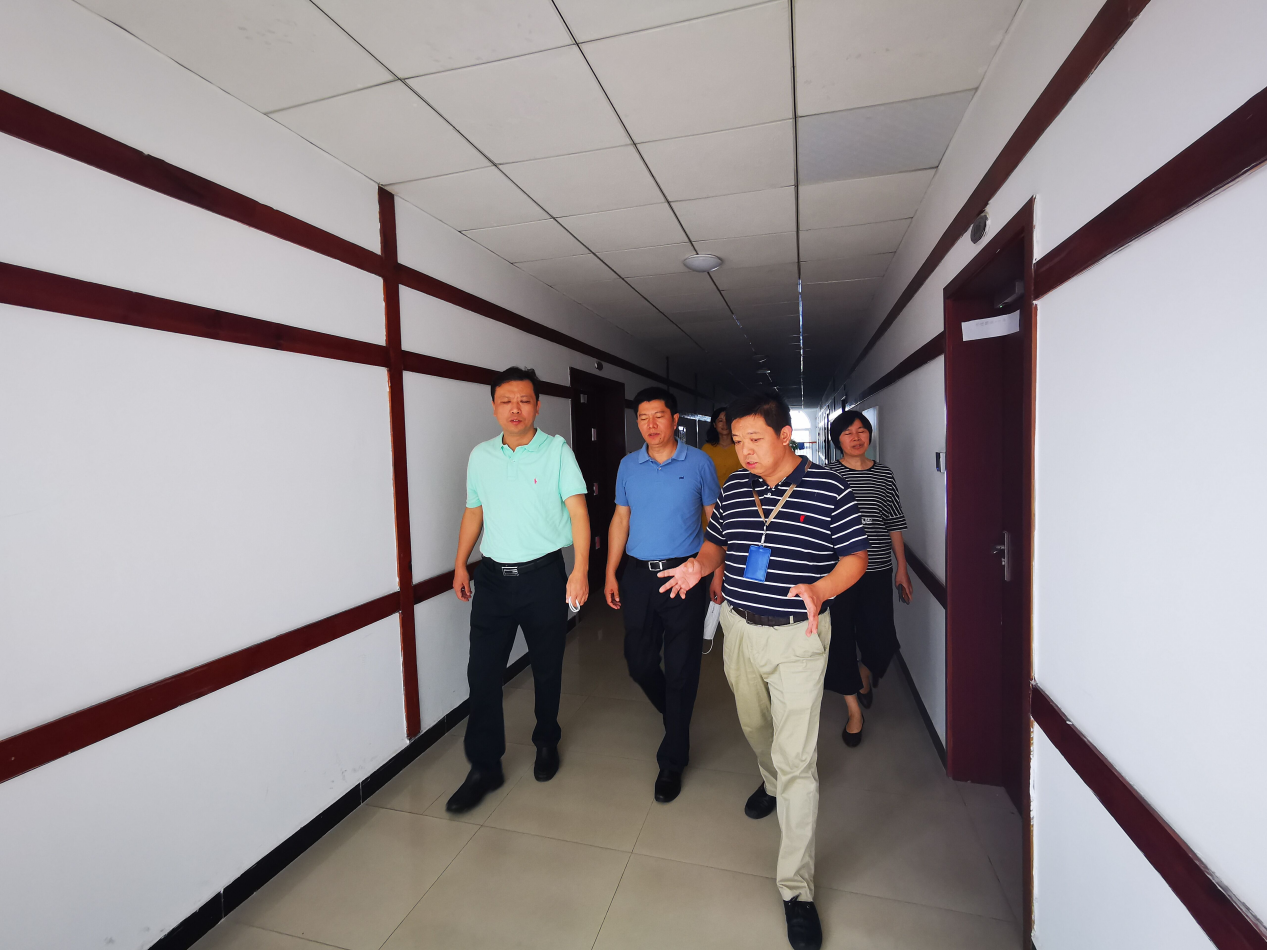 成职党委书记带队检查旅游分院新学期开学准备工作 成职党委书记带队检查旅游分院新学期开学准备工作