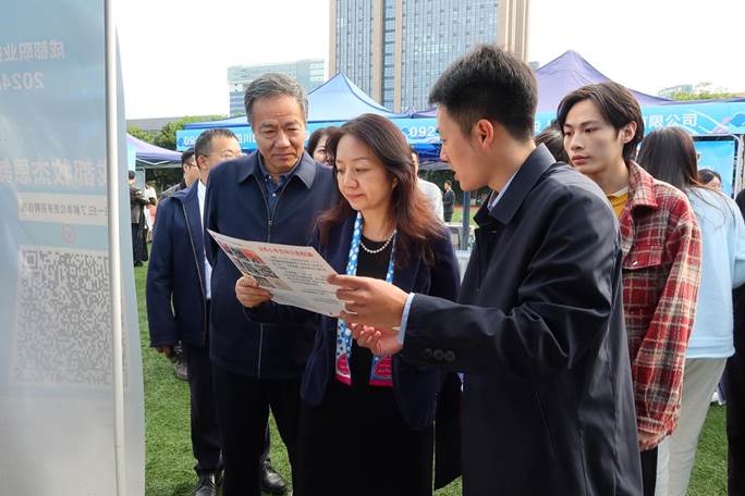 2023.10.27高新校区双选会(2024届) (17)