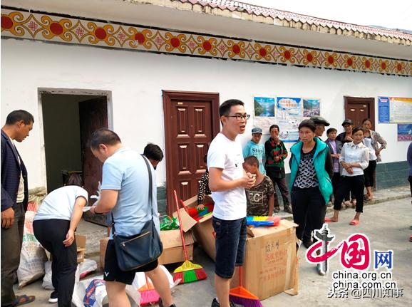 成都职院驻村扶贫教师张明：为村民美好的明天而奋斗